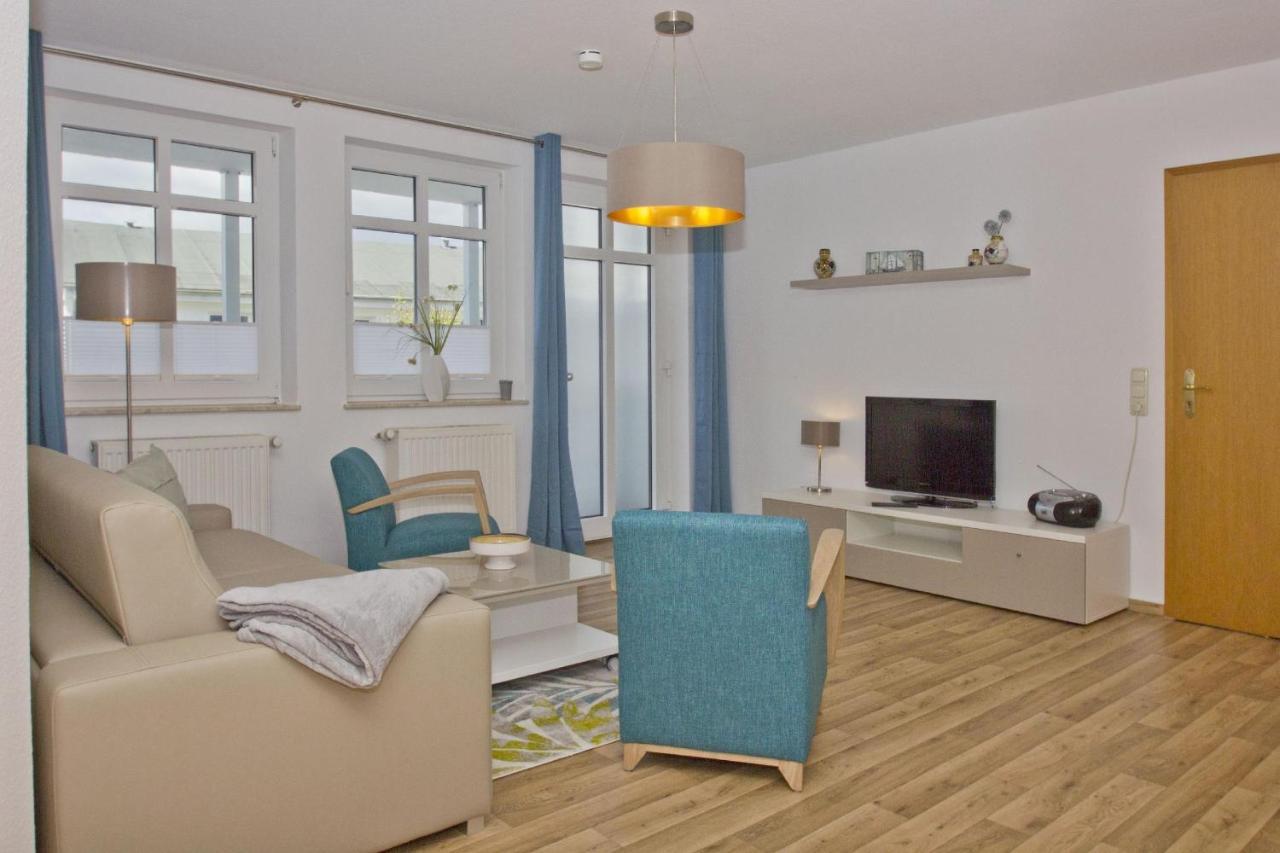 Ferienwohnung Mit Balkon, Gratis Nutzung Vom Ahoi Erlebnisbad Und Sauna In Sellin - Haus Strandeck Fewo 07 奥斯特巴德·哥伦 外观 照片